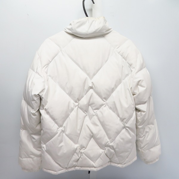 実際に弊社で買取させて頂いたARMANI JEANS/アルマーニジーンズ AJロゴ刺繍 収納フード ダウンジャケット US36の画像 1枚目