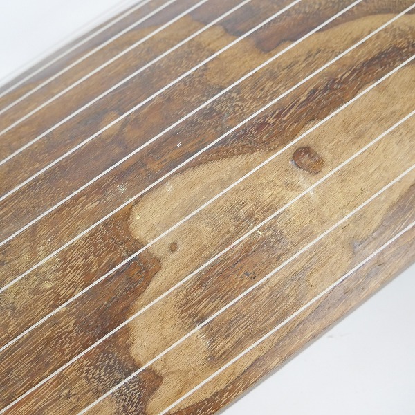 実際に弊社で買取させて頂いた★琴/箏 13弦  玉縁包み柏葉 龍舌蒔絵 くり甲 綾杉彫り 和楽器の画像 3枚目