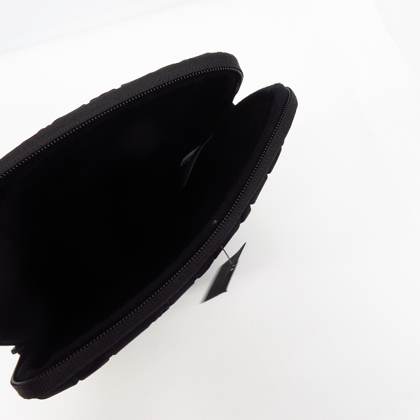 実際に弊社で買取させて頂いた【未使用】MARC BY MARC JACOBS/マークバイマークジェイコブス PC タブレットケース ブラック M6PE024の画像 3枚目