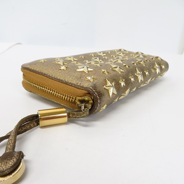実際に弊社で買取させて頂いたJIMMY CHOO/ジミーチュウ スタースタッズ レザー ラウンドファスナー長財布 ゴールドの画像 2枚目