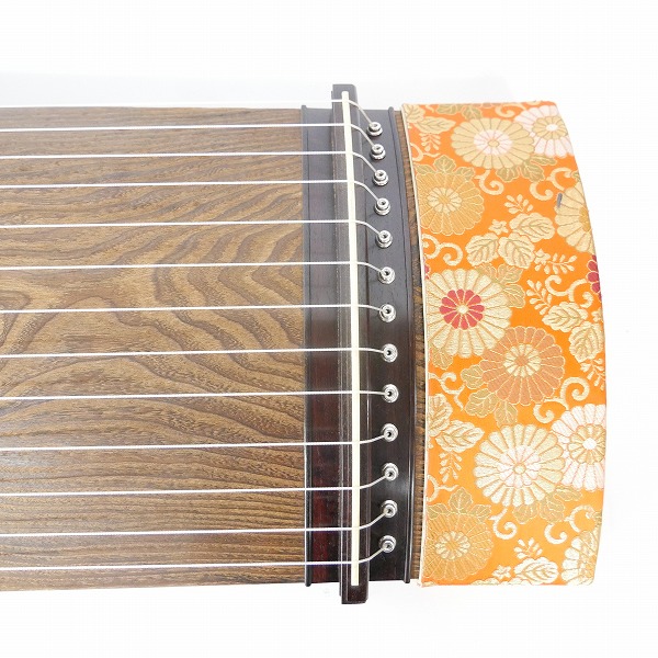 実際に弊社で買取させて頂いた★琴/箏 13弦  玉縁包み柏葉 くり甲 綾杉彫り 和楽器の画像 4枚目