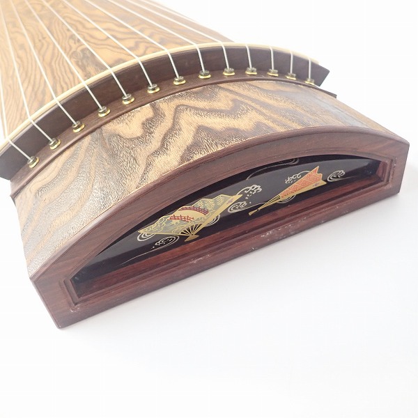 実際に弊社で買取させて頂いた★琴/箏 13弦  玉縁包み柏葉 蒔絵 くり甲 綾杉彫り 和楽器の画像 7枚目