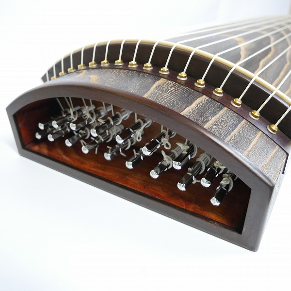 実際に弊社で買取させて頂いた★琴/箏 17弦琴 すだれ彫り 並甲 和楽器 カバー付き の画像 3枚目