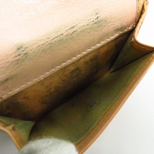 実際に弊社で買取させて頂いたJIMMY CHOO/ジミーチュウ スタースタッズ エナメルレザー 三つ折りコンパクト財布の画像 5枚目