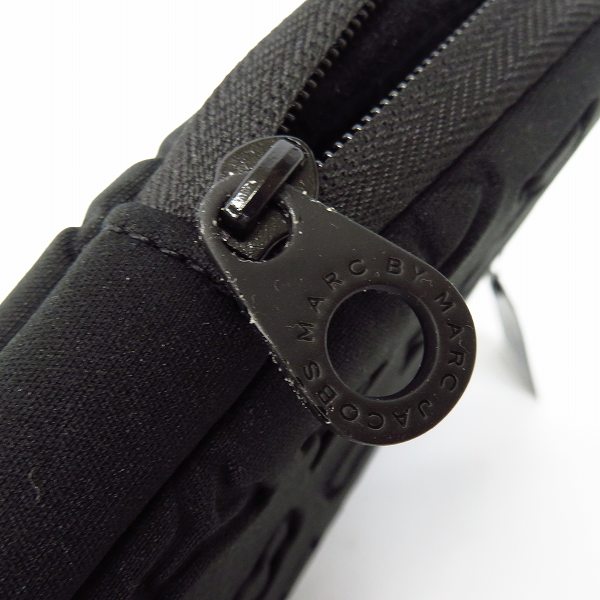 実際に弊社で買取させて頂いた【未使用】MARC BY MARC JACOBS/マークバイマークジェイコブス PC タブレットケース ブラック M6PE024の画像 7枚目