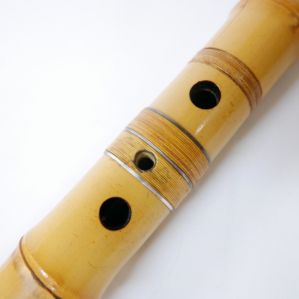 実際に弊社で買取させて頂いた【ジャンク】琴古流 尺八 容山銘 中継ぎ銀三線籐巻き 和楽器 約46cmの画像 3枚目