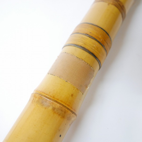 実際に弊社で買取させて頂いた【ジャンク】琴古流 尺八 容山銘 中継ぎ銀三線籐巻き 和楽器 約46cmの画像 6枚目