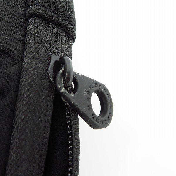 実際に弊社で買取させて頂いた【未使用】MARC BY MARC JACOBS/マークバイマークジェイコブス PC タブレットケース ブラック M6PE024の画像 4枚目