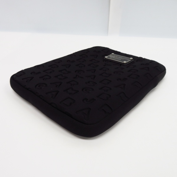 実際に弊社で買取させて頂いたMARC BY MARC JACOBS/マークバイマークジェイコブス PC タブレットケース ブラック M6PE024の画像 2枚目