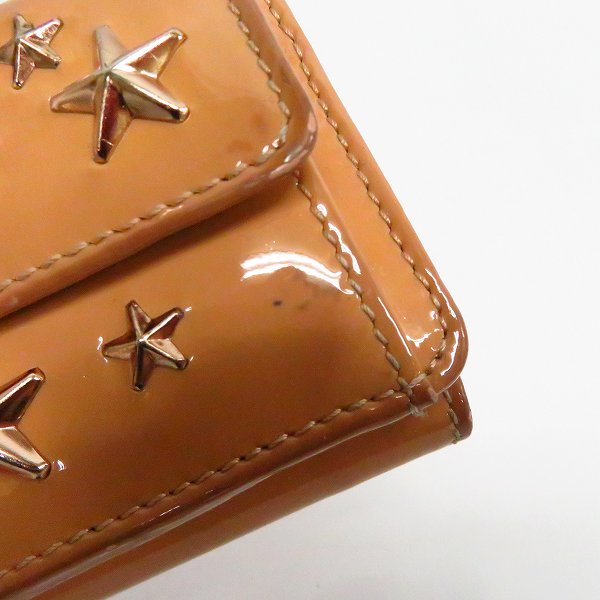 実際に弊社で買取させて頂いたJIMMY CHOO/ジミーチュウ スタースタッズ エナメルレザー 三つ折りコンパクト財布の画像 6枚目