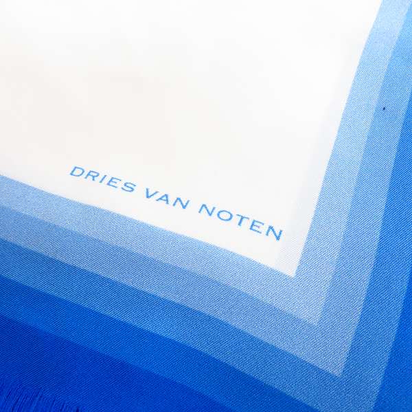 実際に弊社で買取させて頂いた【未使用】DRIES VAN NOTEN/ドリスヴァンノッテン Verner Panton FEEL シルクスカーフの画像 1枚目