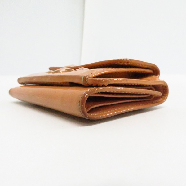 実際に弊社で買取させて頂いたJIMMY CHOO/ジミーチュウ スタースタッズ エナメルレザー 三つ折りコンパクト財布の画像 2枚目