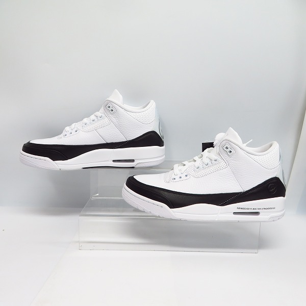 実際に弊社で買取させて頂いた【未使用】NIKE×FRAGMENT DESIGN/ナイキ×フラグメント AIR JORDAN 3 RETRO WHITE/BLACK-WHITE/DA3595-100/26.0の画像 3枚目