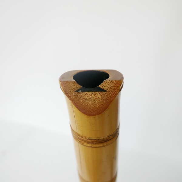 実際に弊社で買取させて頂いた【ジャンク】琴古流 尺八 容山銘 中継ぎ銀三線籐巻き 和楽器 約46cmの画像 1枚目