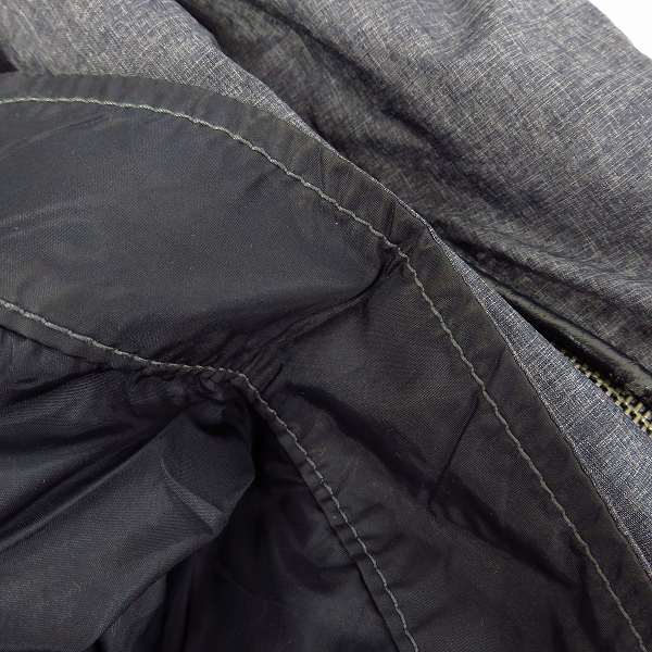 実際に弊社で買取させて頂いたARMANI JEANS/アルマーニジーンズ 収納フード 袖ロゴプレート ジャケット/ブルゾン 48の画像 7枚目