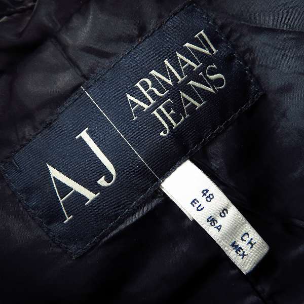 実際に弊社で買取させて頂いたARMANI JEANS/アルマーニジーンズ 収納フード 袖ロゴプレート ジャケット/ブルゾン 48の画像 2枚目