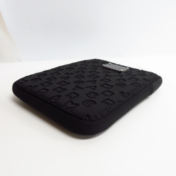 実際に弊社で買取させて頂いた【未使用】MARC BY MARC JACOBS/マークバイマークジェイコブス PC タブレットケース ブラック M6PE024の画像 2枚目
