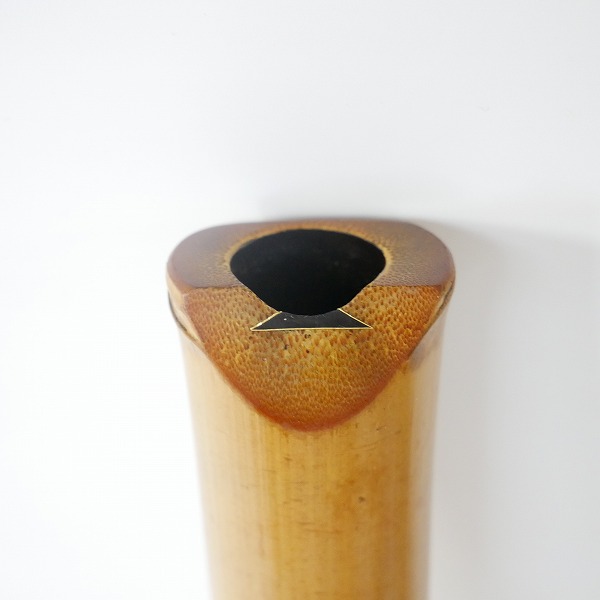 実際に弊社で買取させて頂いた【ジャンク】琴古流 尺八 容山銘 二つ印 金縁歌口 中継ぎ銀三線籐巻き 和楽器 約52cmの画像 1枚目