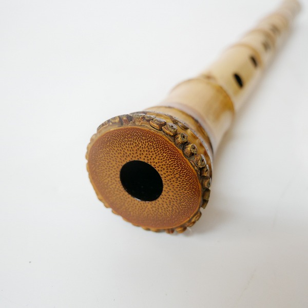 実際に弊社で買取させて頂いた【ジャンク】琴古流 尺八 容山銘 中継ぎ銀三線籐巻き 和楽器 約46cmの画像 5枚目