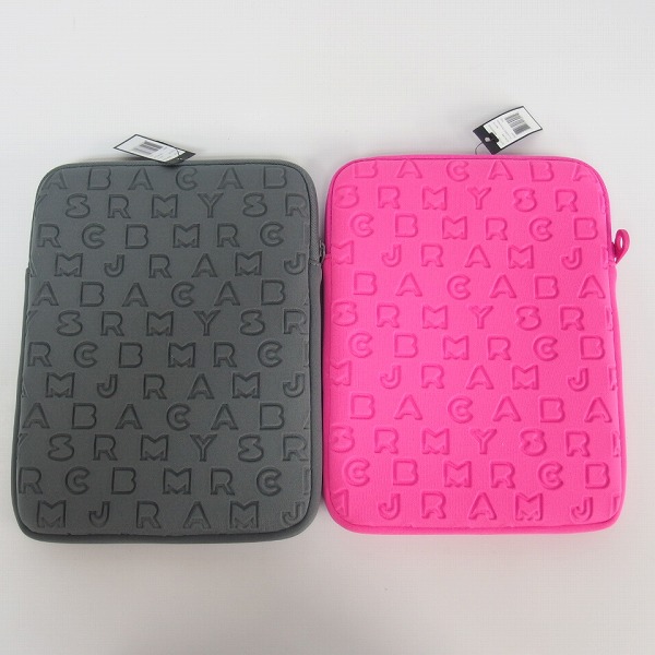実際に弊社で買取させて頂いた【未使用】MARC BY MARC JACOBS/マークバイマークジェイコブス タブレットケース/クラッチバッグ グレー/ピンク 2点セットの画像 1枚目