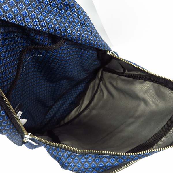 実際に弊社で買取させて頂いた【未使用】MARC BY MARC JACOBS/マークバイマークジェイコブス 総柄 リュック/バックパック M0005607の画像 4枚目