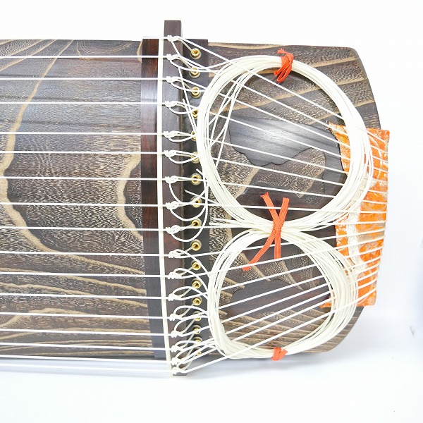 実際に弊社で買取させて頂いた★琴/箏 17弦琴 すだれ彫り 並甲 和楽器 カバー付き の画像 1枚目