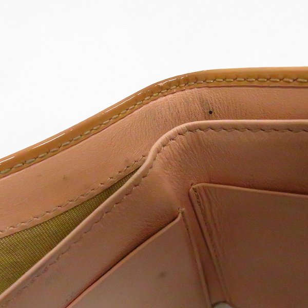 実際に弊社で買取させて頂いたJIMMY CHOO/ジミーチュウ スタースタッズ エナメルレザー 三つ折りコンパクト財布の画像 8枚目