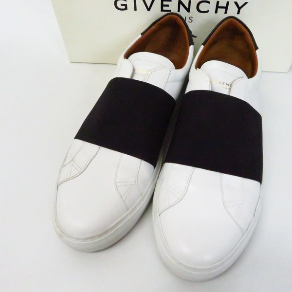 実際に弊社で買取させて頂いたGIVENCHY/ジバンシィ18AW ストラップ ロートップ スニーカー BM08337876/43