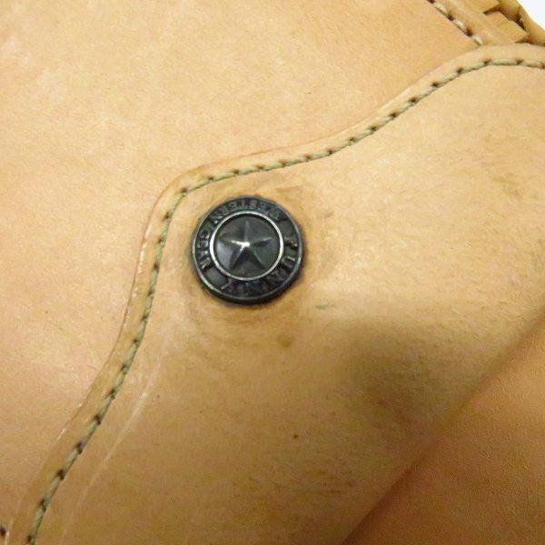 実際に弊社で買取させて頂いたFUNNY/ファニー カービングレザー 2つ折り財布の画像 6枚目