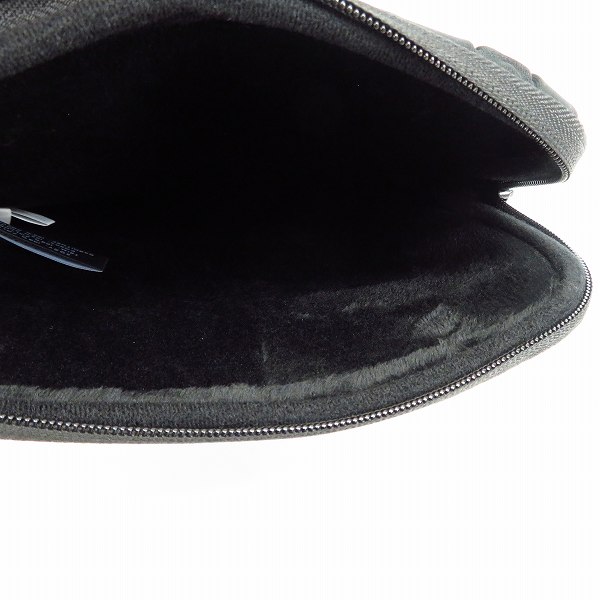 実際に弊社で買取させて頂いた【未使用】MARC BY MARC JACOBS/マークバイマークジェイコブス タブレットケース/クラッチバッグ 黒/灰 2点セットの画像 4枚目