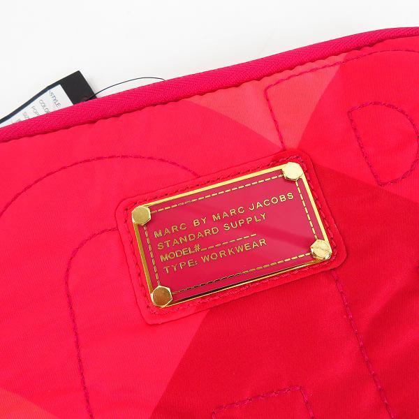 実際に弊社で買取させて頂いた【未使用】MARC BY MARC JACOBS/マークバイマークジェイコブス PC タブレットケース/クラッチバッグ M0001054 他 2点セットの画像 4枚目