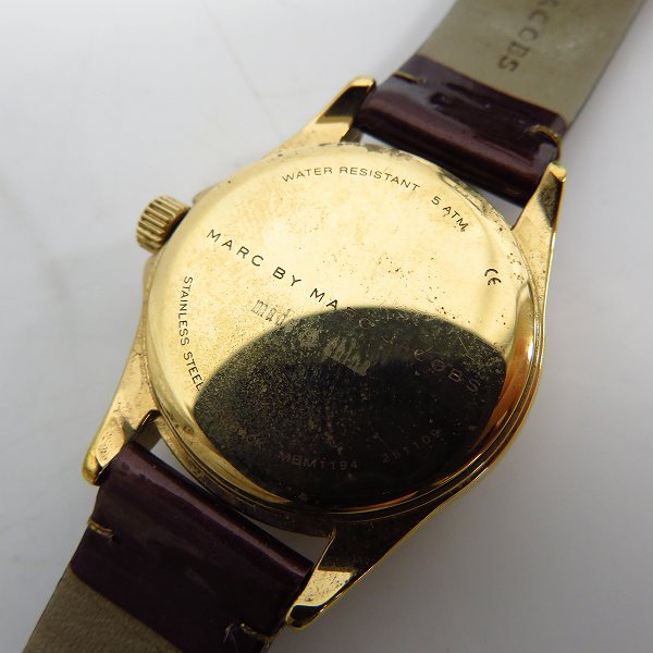 実際に弊社で買取させて頂いたMARC by MARC JACOBS/マーク バイ マークジェイコブス エナメル 腕時計/ウォッチ【動作未確認】の画像 3枚目