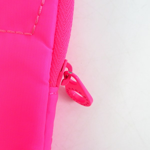 実際に弊社で買取させて頂いた【未使用】MARC BY MARC JACOBS/マークバイマークジェイコブス PC タブレットケース/クラッチバッグ M6134058 他 2点セットの画像 5枚目