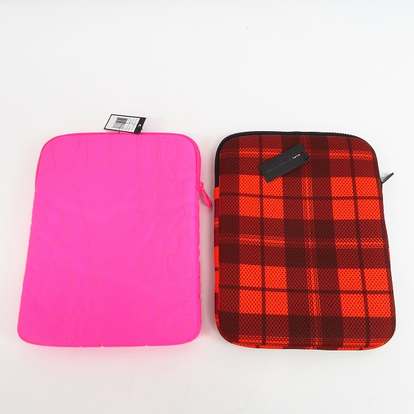 実際に弊社で買取させて頂いた【未使用】MARC BY MARC JACOBS/マークバイマークジェイコブス PC タブレットケース/クラッチバッグ M0001047他 2点セットの画像 1枚目