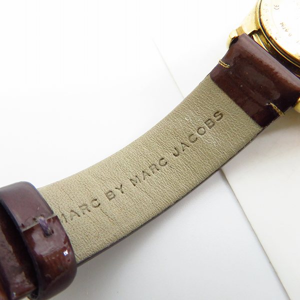 実際に弊社で買取させて頂いたMARC by MARC JACOBS/マーク バイ マークジェイコブス エナメル 腕時計/ウォッチ【動作未確認】の画像 4枚目