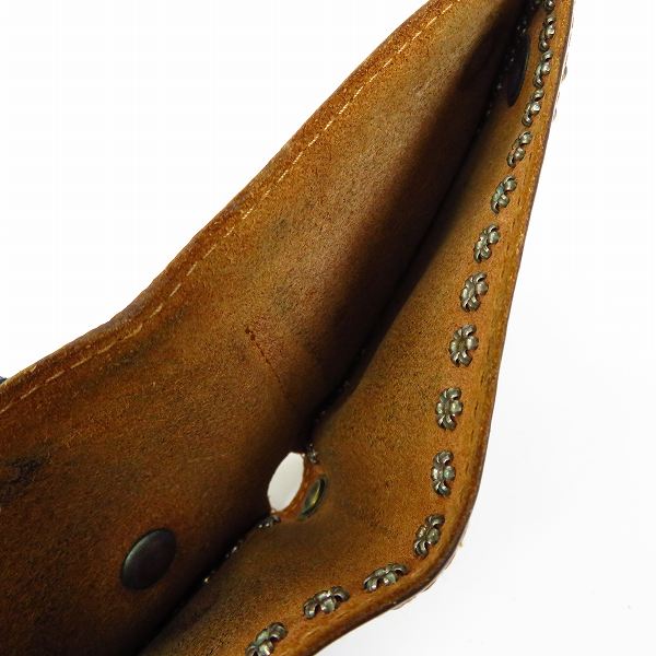 実際に弊社で買取させて頂いたHTC/Hollywood Trading Company/エイチティーシー スタッズ レザー 二つ折り 財布の画像 4枚目