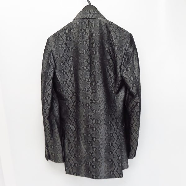 実際に弊社で買取させて頂いたBACKBONE/バックボーン 09SS パイソン柄 ピークドラぺルジャケット/Sの画像 1枚目