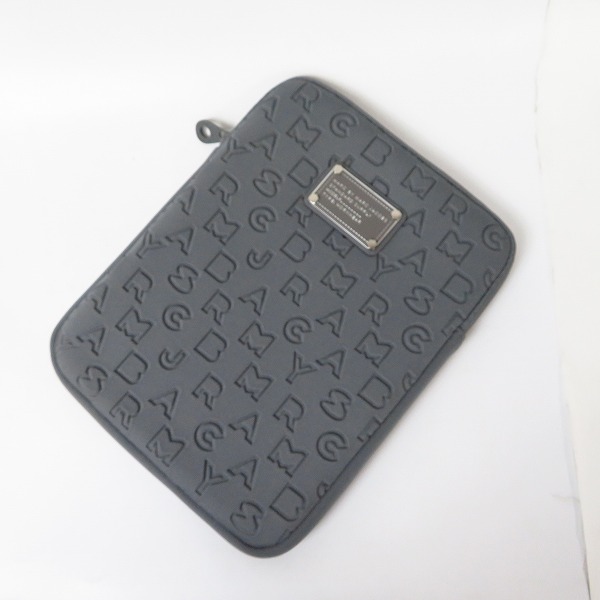 実際に弊社で買取させて頂いた【未使用】MARC BY MARC JACOBS/マークバイマークジェイコブス タブレットケース/クラッチバッグ 黒/灰 2点セットの画像 2枚目