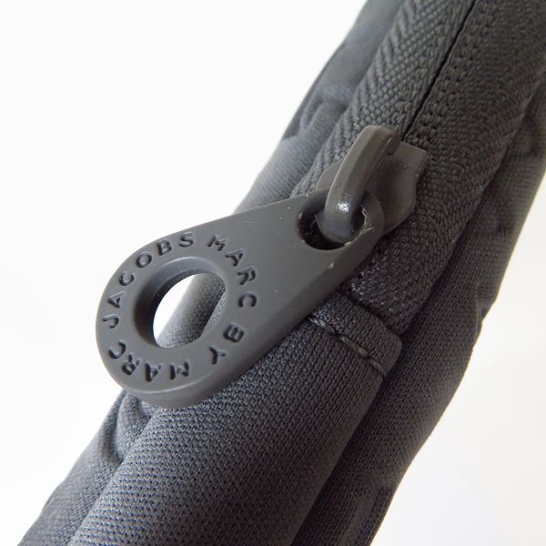 実際に弊社で買取させて頂いた【未使用】MARC BY MARC JACOBS/マークバイマークジェイコブス タブレットケース/クラッチバッグ 黒/灰 2点セットの画像 4枚目