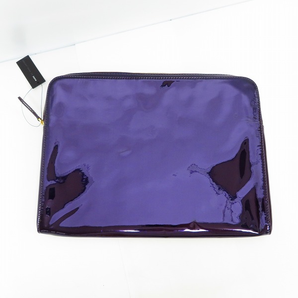 実際に弊社で買取させて頂いた【未使用】MARC BY MARC JACOBS/マークバイマークジェイコブス PC タブレットケース/クラッチバッグ エナメル M0001226B の画像 1枚目