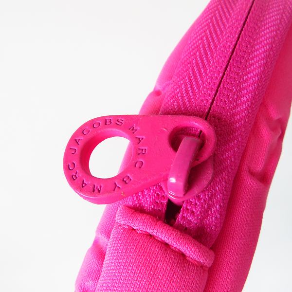 実際に弊社で買取させて頂いた【未使用】MARC BY MARC JACOBS/マークバイマークジェイコブス タブレットケース/クラッチバッグ ピンク/ブラック系 2点セットの画像 4枚目