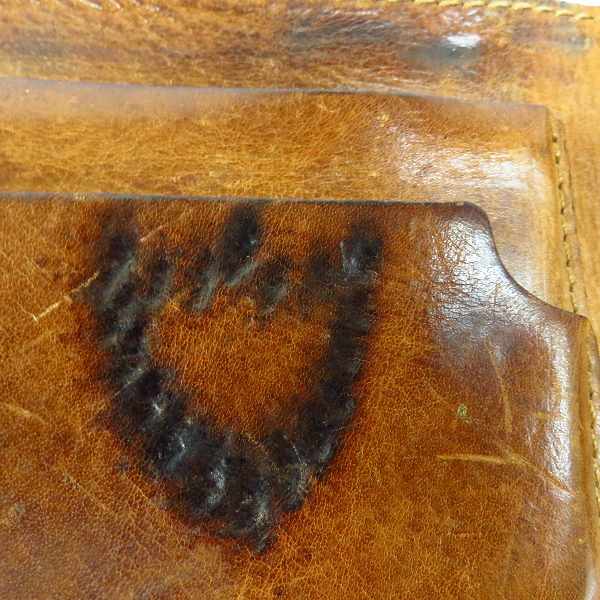 実際に弊社で買取させて頂いたHTC/Hollywood Trading Company/エイチティーシー スタッズ レザー 二つ折り 財布の画像 7枚目