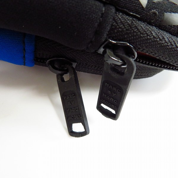 実際に弊社で買取させて頂いた【未使用】MARC BY MARC JACOBS/マークバイマークジェイコブス ロゴ総柄 タブレットケース/クラッチバッグ 2点セットの画像 6枚目