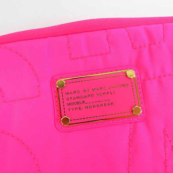実際に弊社で買取させて頂いた【未使用】MARC BY MARC JACOBS/マークバイマークジェイコブス PC タブレットケース/クラッチバッグ M0001047他 2点セットの画像 4枚目