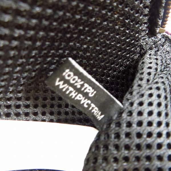 実際に弊社で買取させて頂いた【未使用】MARC BY MARC JACOBS/マークバイマークジェイコブス PC タブレットケース/クラッチバッグ エナメル M0001226B の画像 5枚目