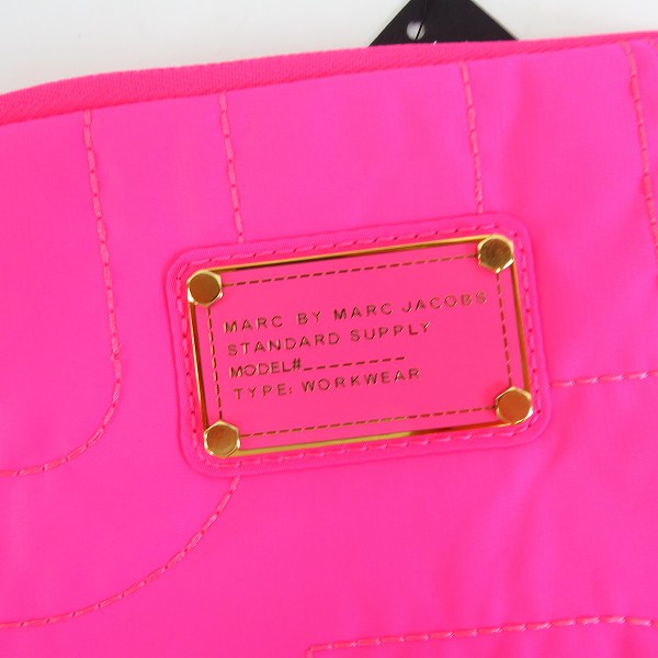 実際に弊社で買取させて頂いた【未使用】MARC BY MARC JACOBS/マークバイマークジェイコブス PC タブレットケース/クラッチバッグ M6134058 他 2点セットの画像 4枚目