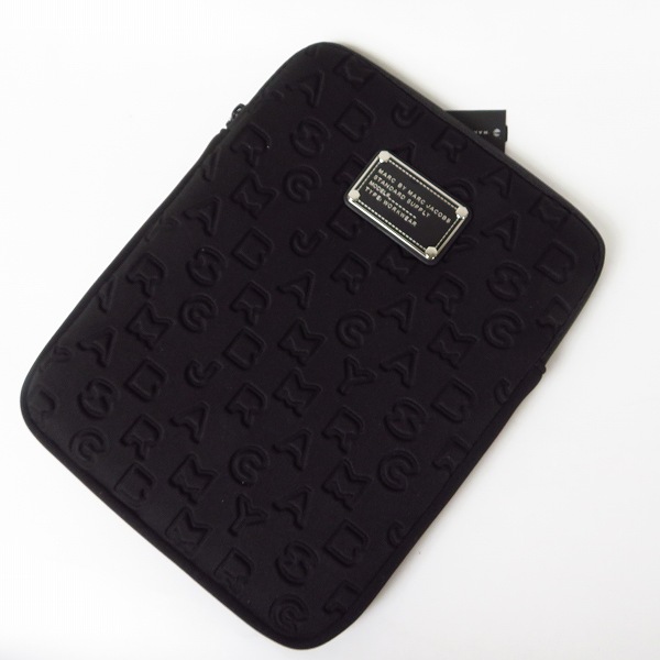 実際に弊社で買取させて頂いた【未使用】MARC BY MARC JACOBS/マークバイマークジェイコブス タブレットケース/クラッチバッグ 黒/灰 2点セットの画像 1枚目