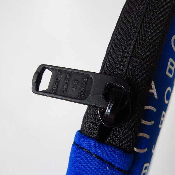 実際に弊社で買取させて頂いた【未使用】MARC BY MARC JACOBS/マークバイマークジェイコブス ロゴ総柄 タブレットケース/クラッチバッグ 2点セットの画像 2枚目