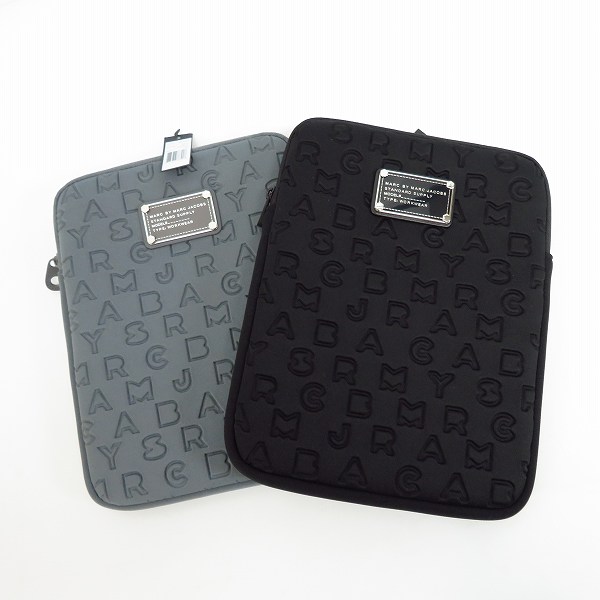 実際に弊社で買取させて頂いた【未使用】MARC BY MARC JACOBS/マークバイマークジェイコブス タブレットケース/クラッチバッグ 黒/灰 2点セット