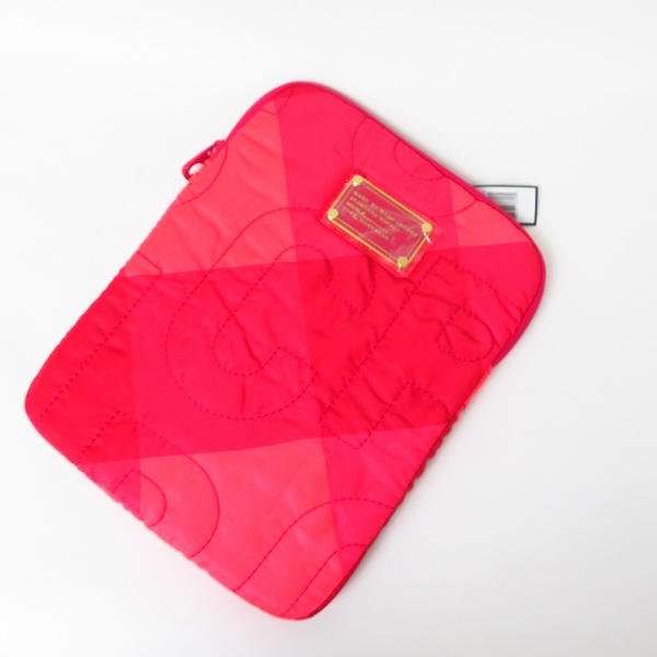 実際に弊社で買取させて頂いた【未使用】MARC BY MARC JACOBS/マークバイマークジェイコブス タブレットケース/クラッチバッグ ピンク系 3点セットの画像 2枚目